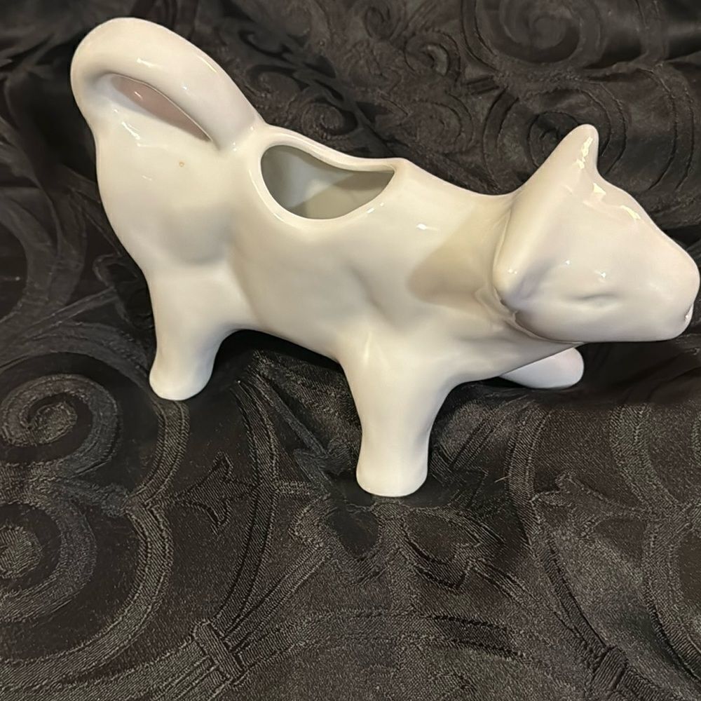 Fitz and Floyd everyday white cow creamer